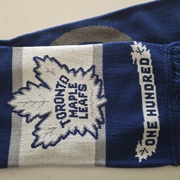 Reebok-  Toronto Maple leafs Scarf - Picture 3 of 4